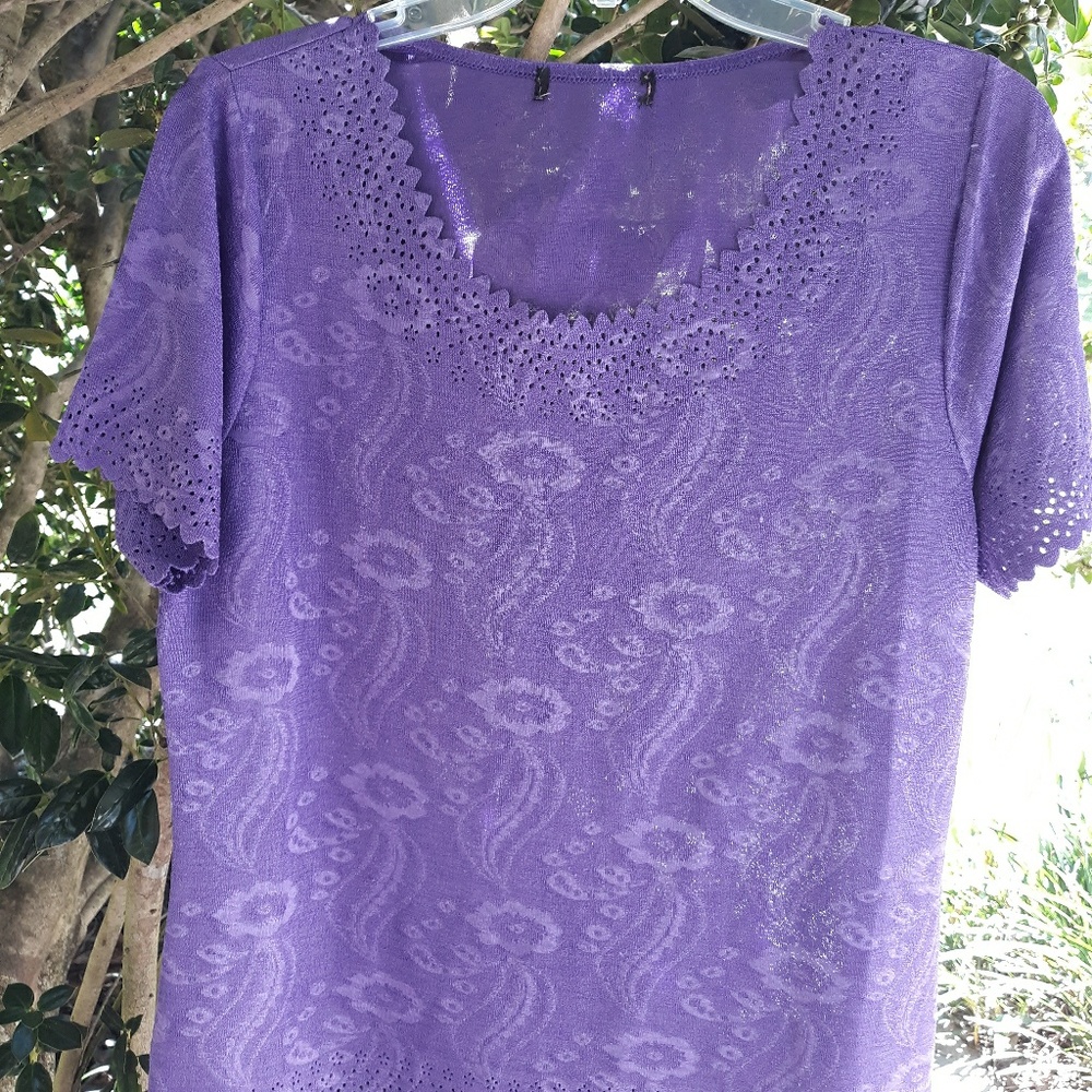 PURPLE SCOOP-NECK SS TOP WITH LACE-LOOK DETAILS